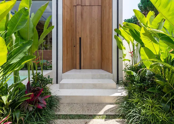 Art Villas- Designer Pool Retreat Close To Shops & Dining 別荘 *