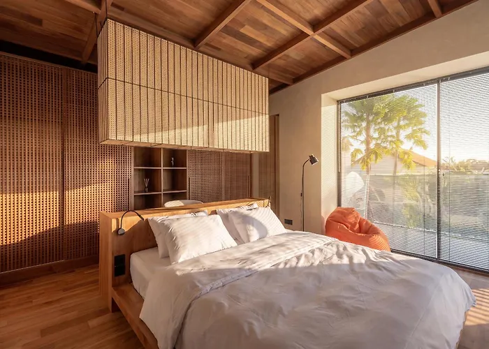 Art Villas- Designer Pool Retreat Close To Shops & Dining 別荘 *