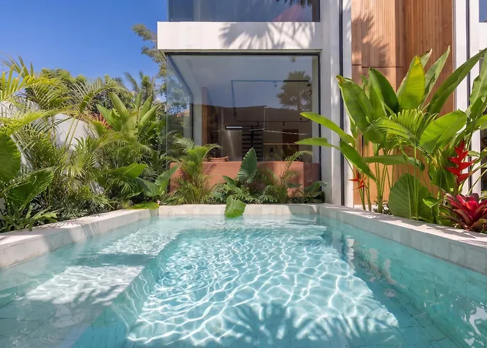 Art Villas- Designer Pool Retreat Close To Shops & Dining 別荘 *