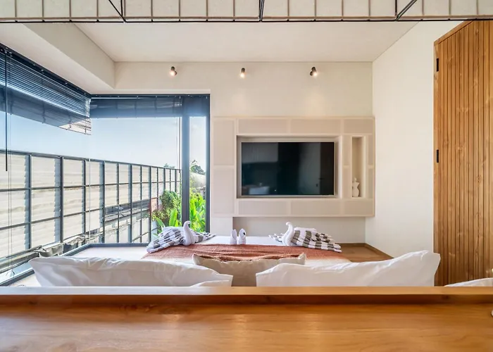 Art Villas- Designer Pool Retreat Close To Shops & Dining *