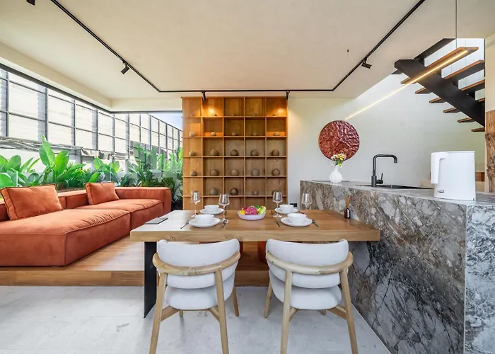 Art Villas- Designer Pool Retreat Close To Shops & Dining