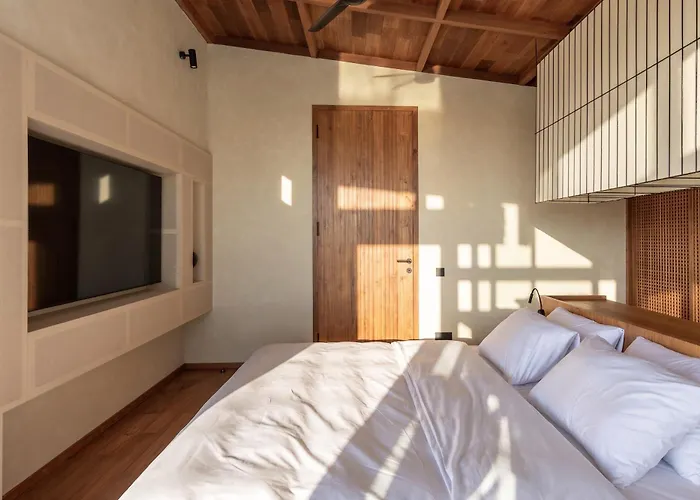 Art Villas- Designer Pool Retreat Close To Shops & Dining