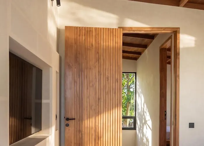 Art Villas- Designer Pool Retreat Close To Shops & Dining 別荘